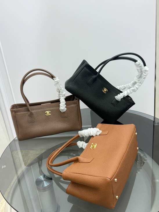 Picture of Chanel Handbags _SKUfw239878816fw